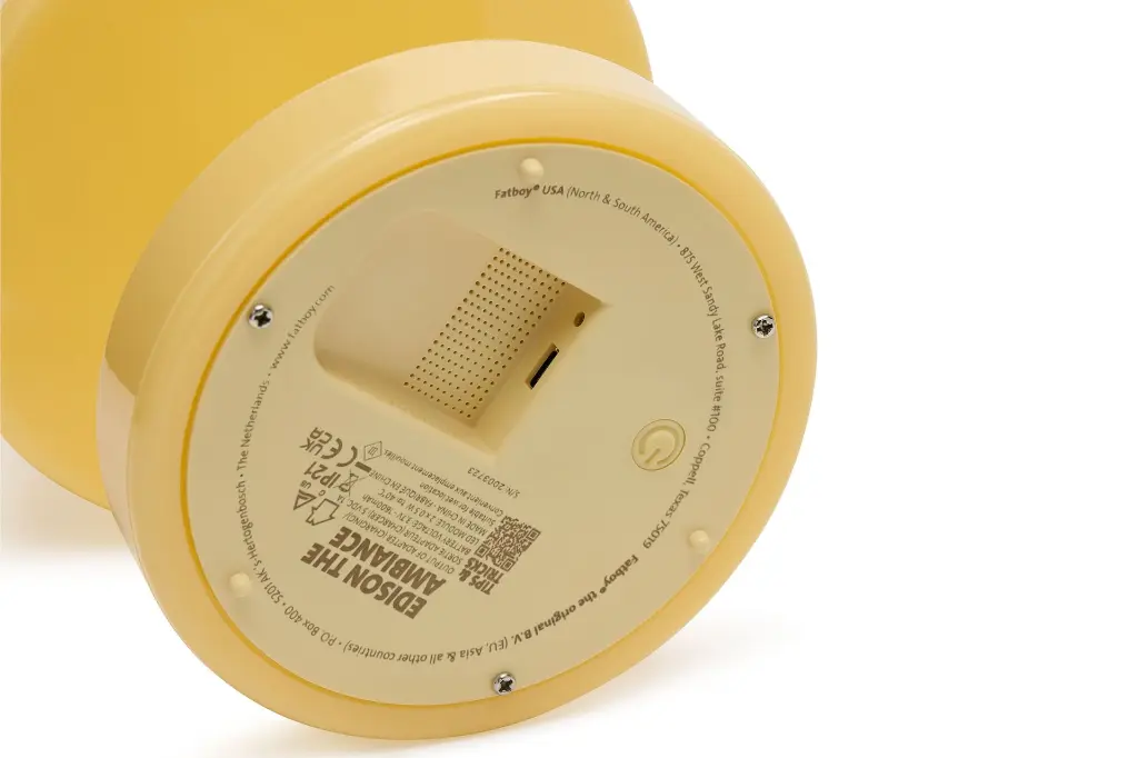 fatboy-edison-the-ambiance-pale-yellow-closeup-02-107419.webp