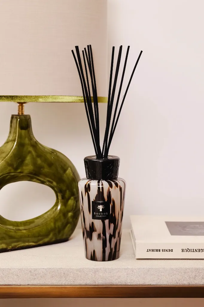 BAOBAB Diffuseur Pearls black Lifestyle Proche.webp