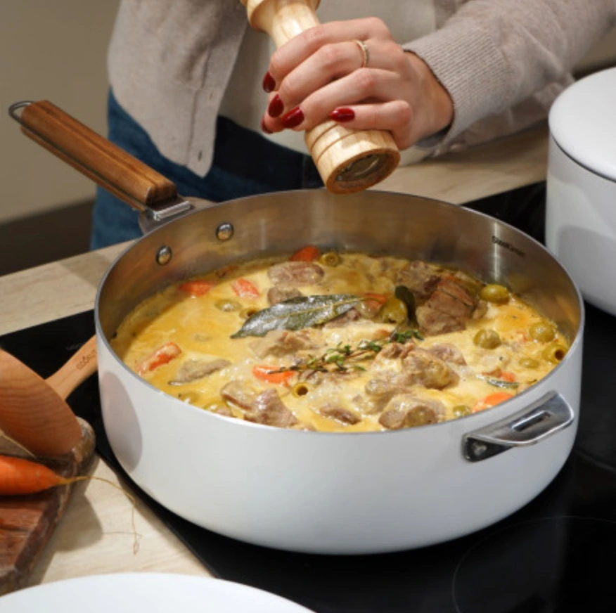 COOKUT La merveilleuse SAUTEUSE blanc Lifestyle.webp