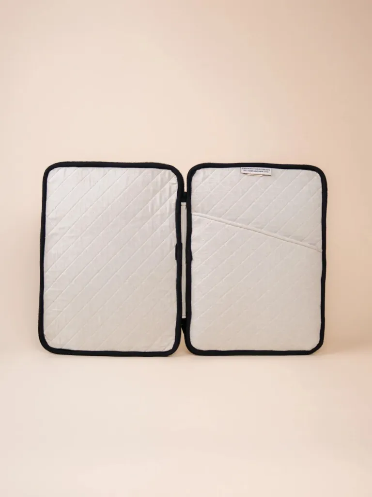 FONDA Pochette Ordinateur LaptopSleeve-1 INDOOR.webp
