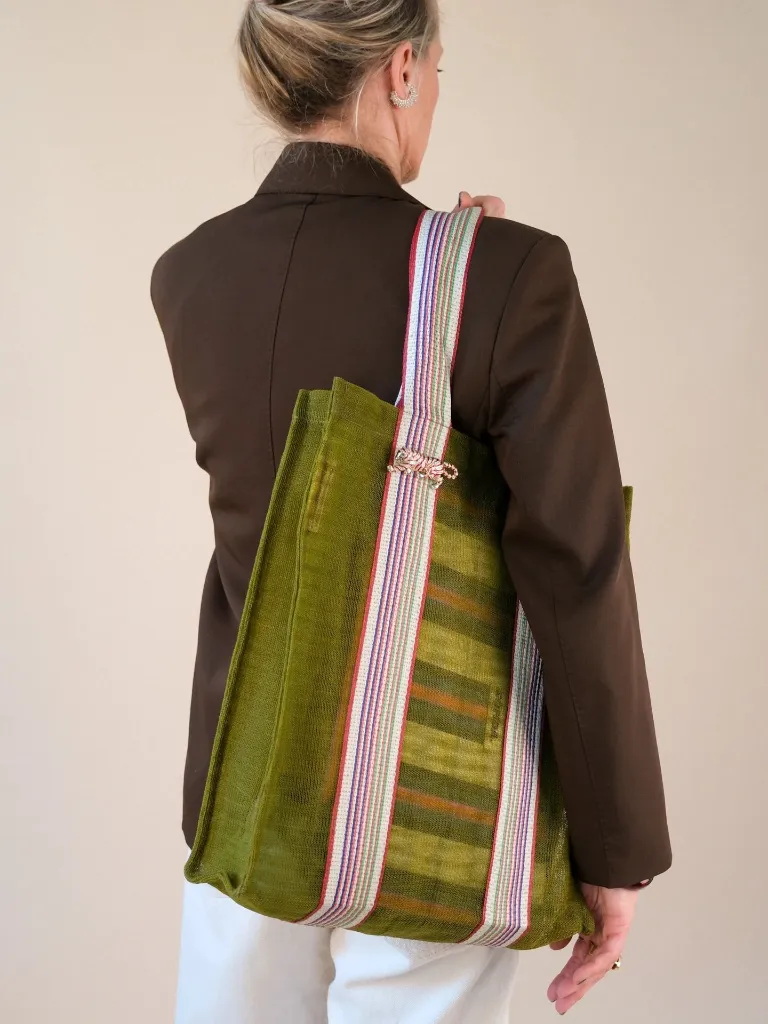 FONDA Shopper Solid LIFESTYLE Vert.webp