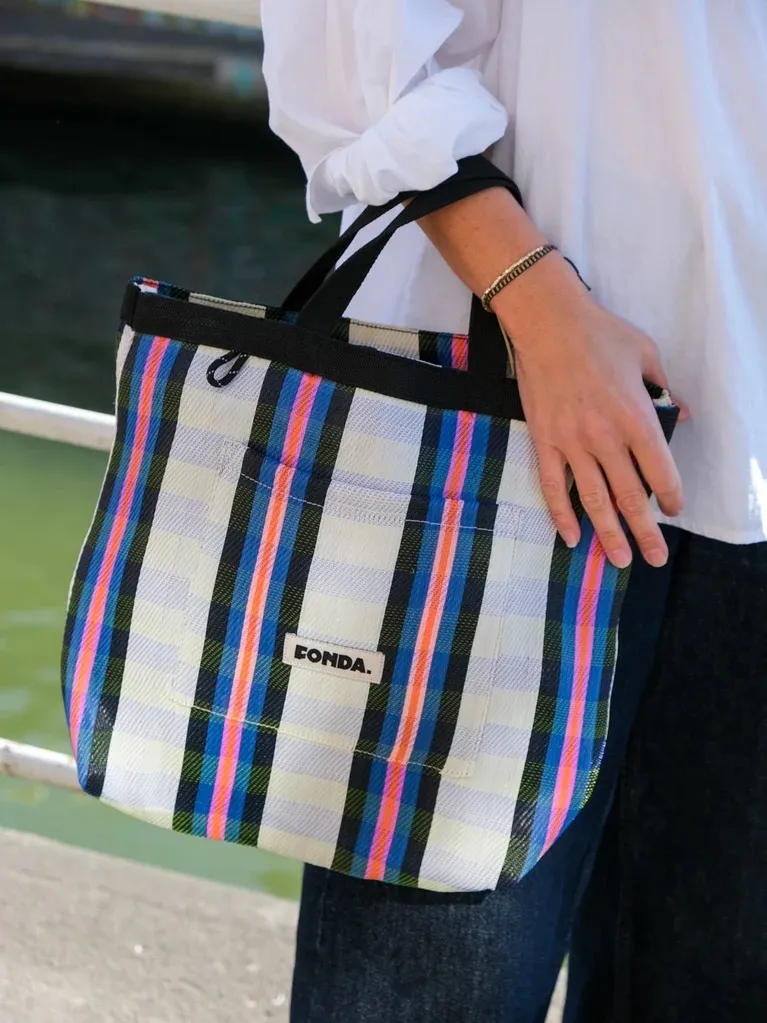 FONDA LunchBag-007 Lifestyle.webp
