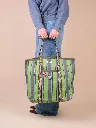 FONDA Shopper Big 008 Lifestyle.webp