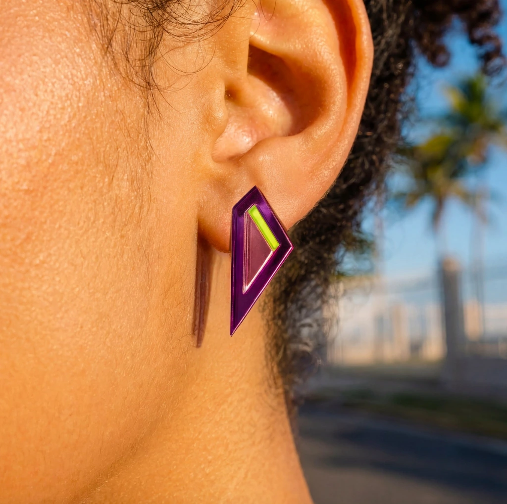 Tellmee - Boucle d'Oreille LOVE COLOR S Violet LIFESTYLE DETAIL.webp